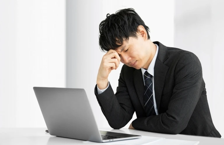 デスクワークの肩こりをヨガで改善：効果的なリフレッシュ法【文京区 ヨガ】