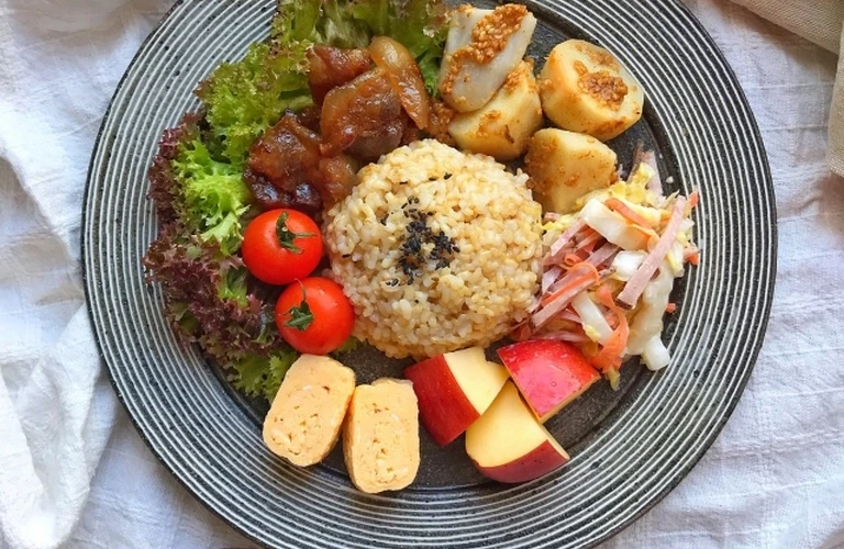 オンラインで受けるパーソナル食事指導！効果的な健康法と実践ガイド【文京区 ヨガ】