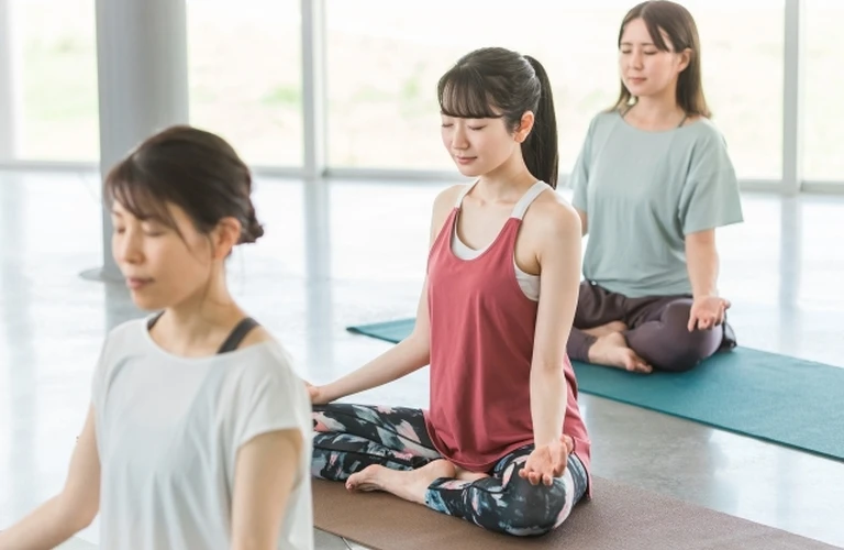 瞑想初心者必見！心と体を整える効果的なコツ【巣鴨 ヨガ】