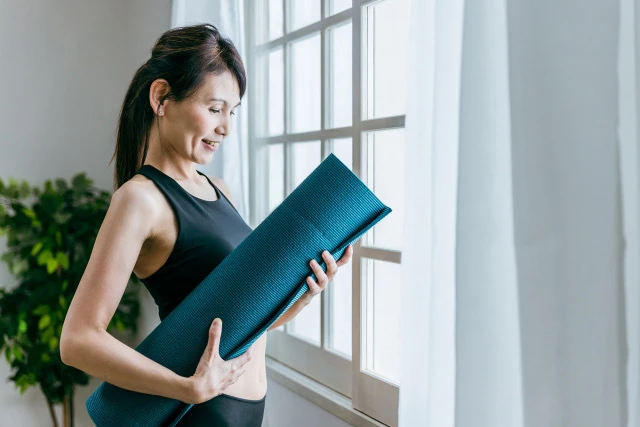 50代の初心者が健康習慣を始めるためのヨガガイド