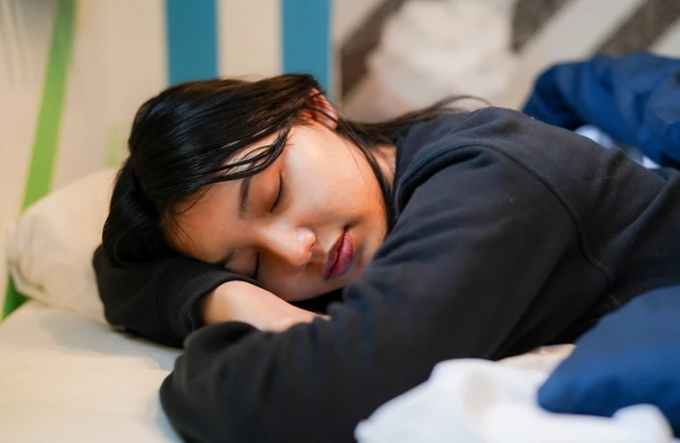 ヨガの呼吸法で睡眠の質を向上！深い眠りを促す効果的な方法【文京区ヨガ】