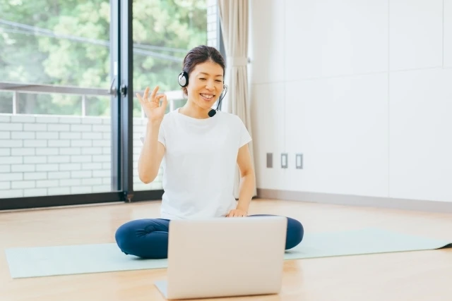 オンラインヨガのメリットとは？自宅でも手軽に始められる理由