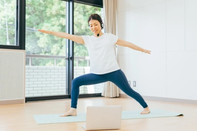 ヨガの魅力を自宅で体験しよう！効果的な指導で理想の体型へ