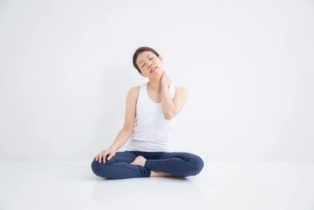 肩こりや背中の張りを解消！背中のストレッチヨガ体験で心も体もリフレッシュ