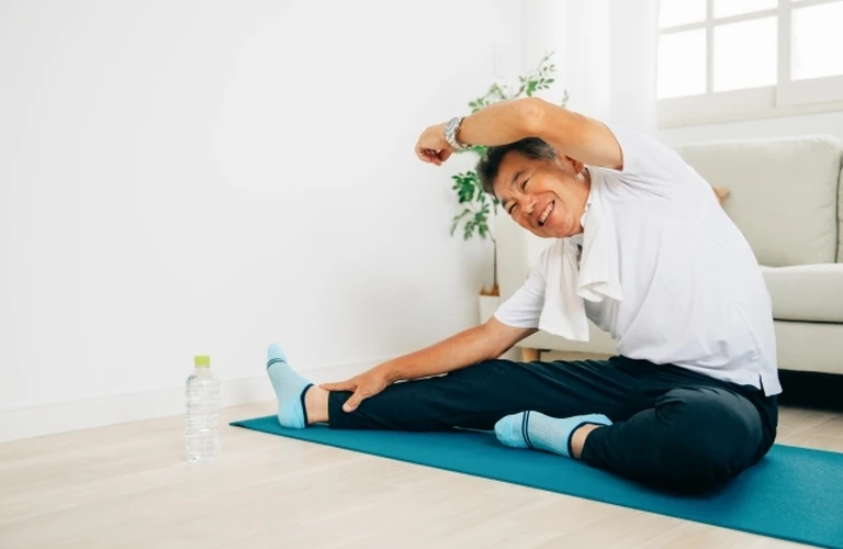 男性におすすめのストレッチ法｜運動不足解消と柔軟性アップに最適【駒込ヨガ】