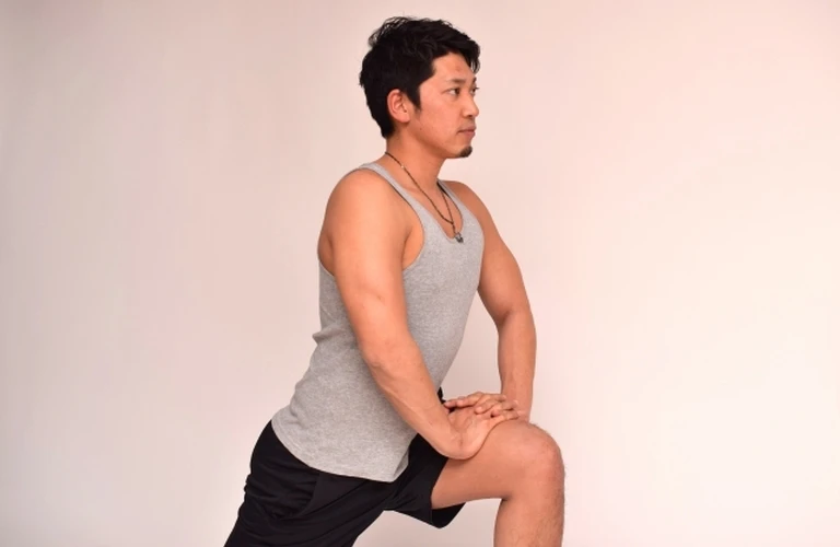 男性のための股関節ストレッチ法で柔軟性向上と腰痛予防を！【浅草 ヨガ】