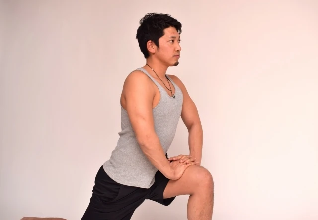 男性のための股関節ストレッチ法で柔軟性向上と腰痛予防を！