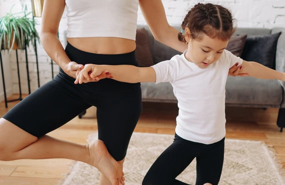 Yoga in Tokyo English: Relaxing Home Yoga for Moms and Moms-to-Be – Try a Lesson at Our Yoga Studio! [Hiroo]