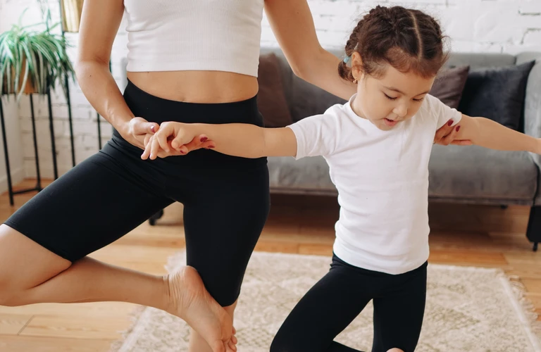 Yoga in Tokyo English: Relaxing Home Yoga for Moms and Moms-to-Be – Try a Lesson at Our Yoga Studio! [Hiroo]
