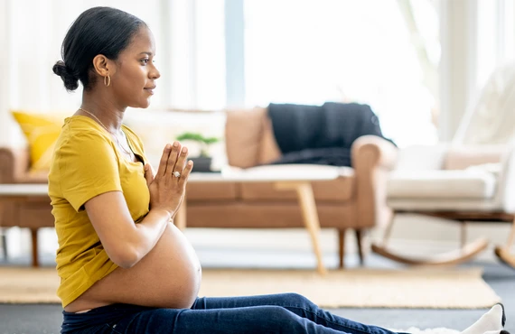 Private English Yoga for Moms-to-Be in Tokyo: Convenient Home Sessions – Book Your Trial Lesson! [Roppongi]