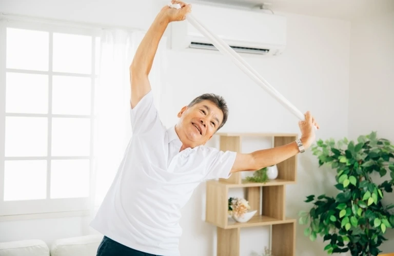【70代のご家族がいらっしゃる方必見】自宅訪問型のプライベートヨガで家族健康をサポート：東京パーソナルヨガ