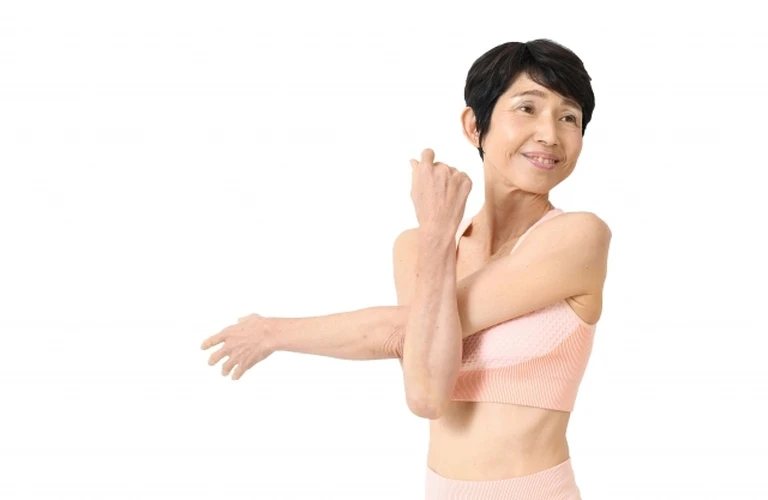 【東京でシニアヨガを探すなら】無理なく健康を取り戻せる自宅でプライベートヨガ体験