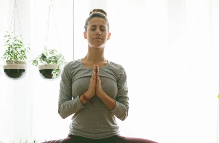 English Yoga in Tokyo: Tailored Home Yoga for Health-Conscious Individuals – Book Your Trial Lesson![Roppongi]