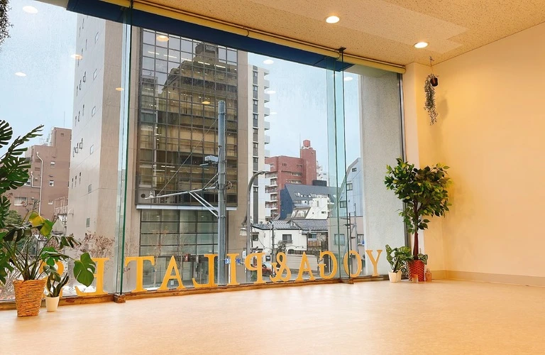 完全個室で受けるメンズ向け プライベートヨガ体験受付中 【男性会員５０％ 東京上野ヨガ＆ピラティス】
