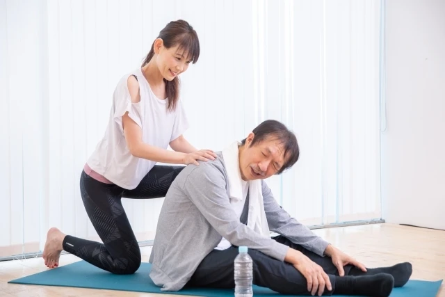 シニア男性のためのヨガトレーニングで健康と活力を手に入れよう