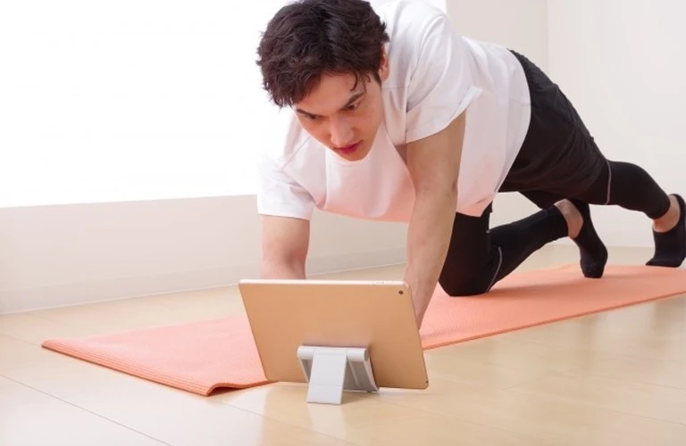 ストレス解消はいつでもどこでも！オンラインヨガで心と体をリフレッシュ