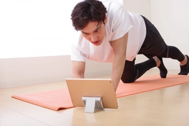 ストレス解消はいつでもどこでも！オンラインヨガで心と体をリフレッシュ